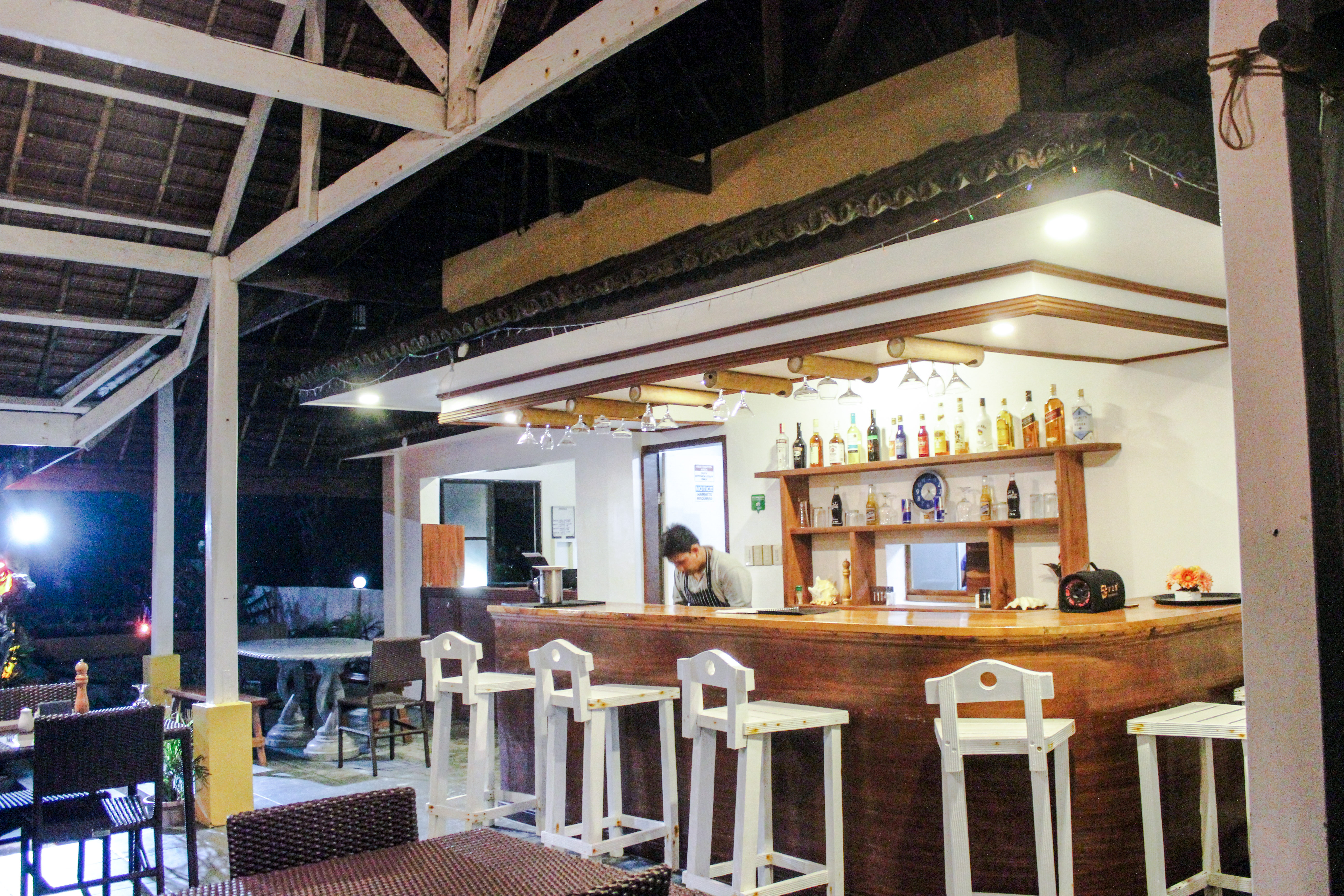 Lanas Beach Resort Restaurant and Bar
