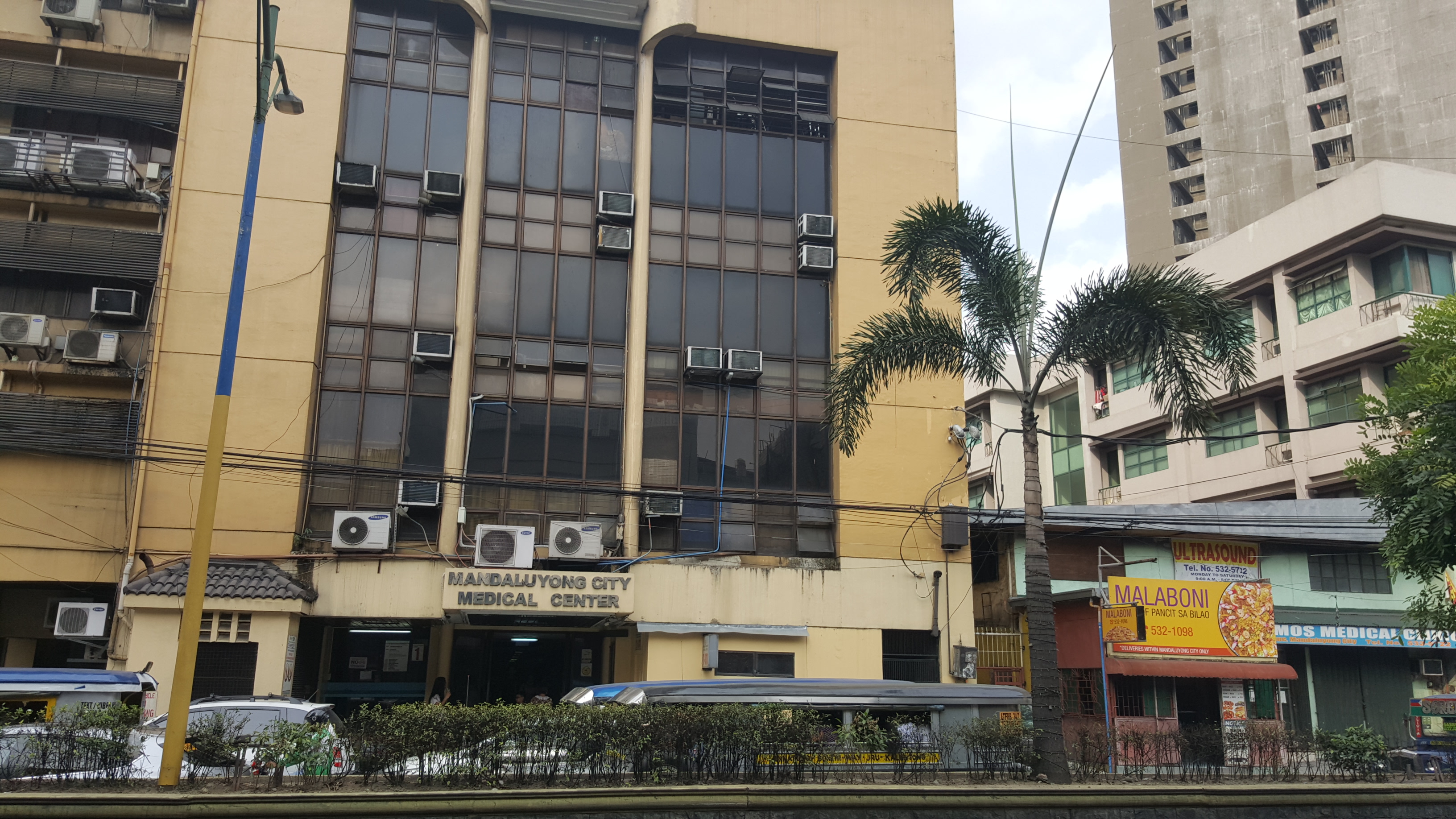 GARV'S Boutique Hotel is located in front of the Mandaluyong Medical Center.